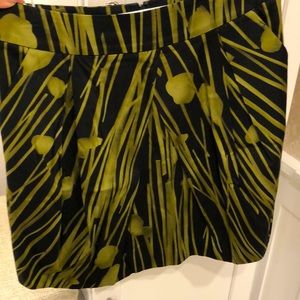 💚Kenneth Cole reaction skirt. Black with green. Pockets!!.